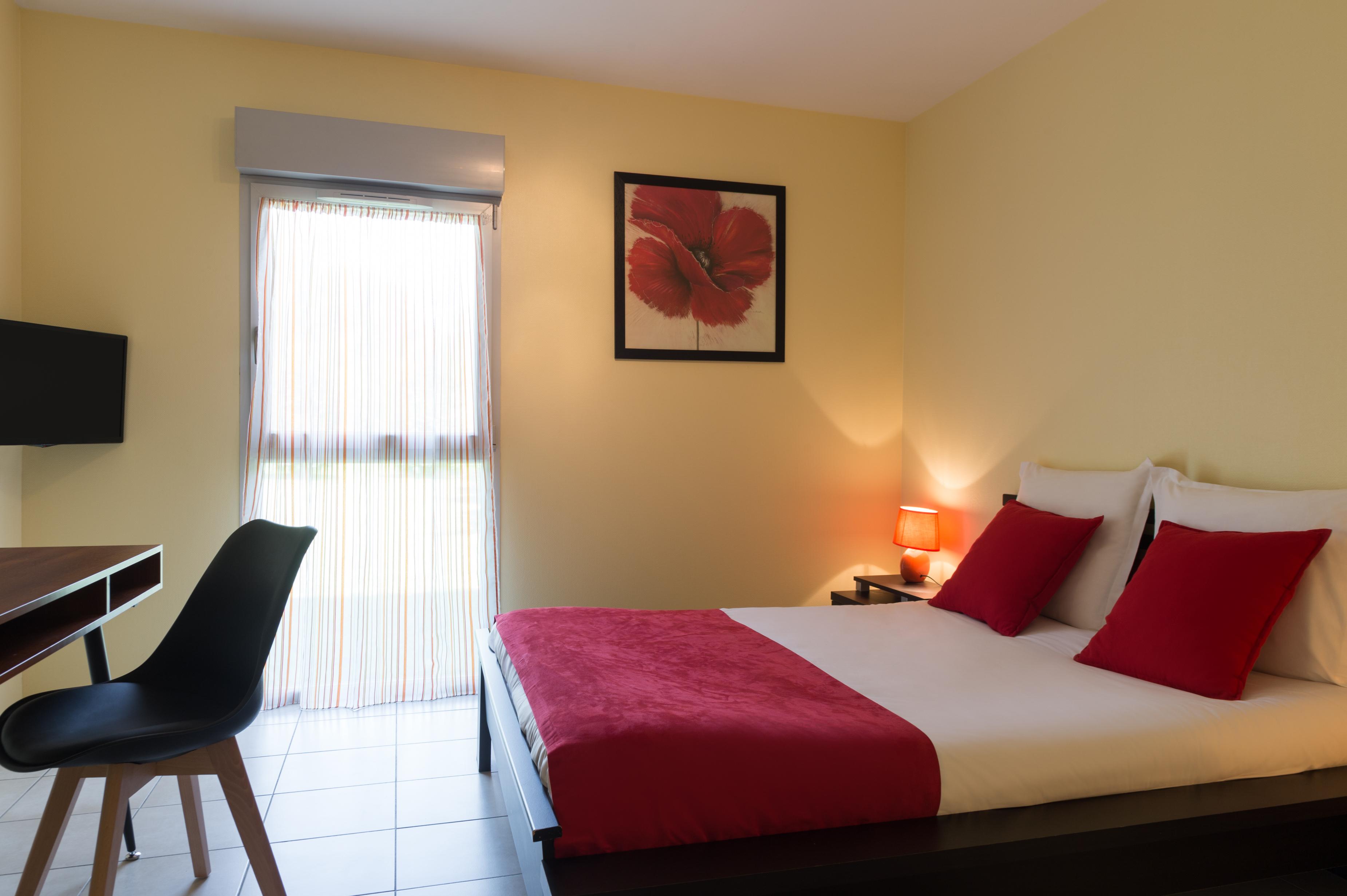 Hotel The Originals Pic Epeiche Montbazon Extérieur photo